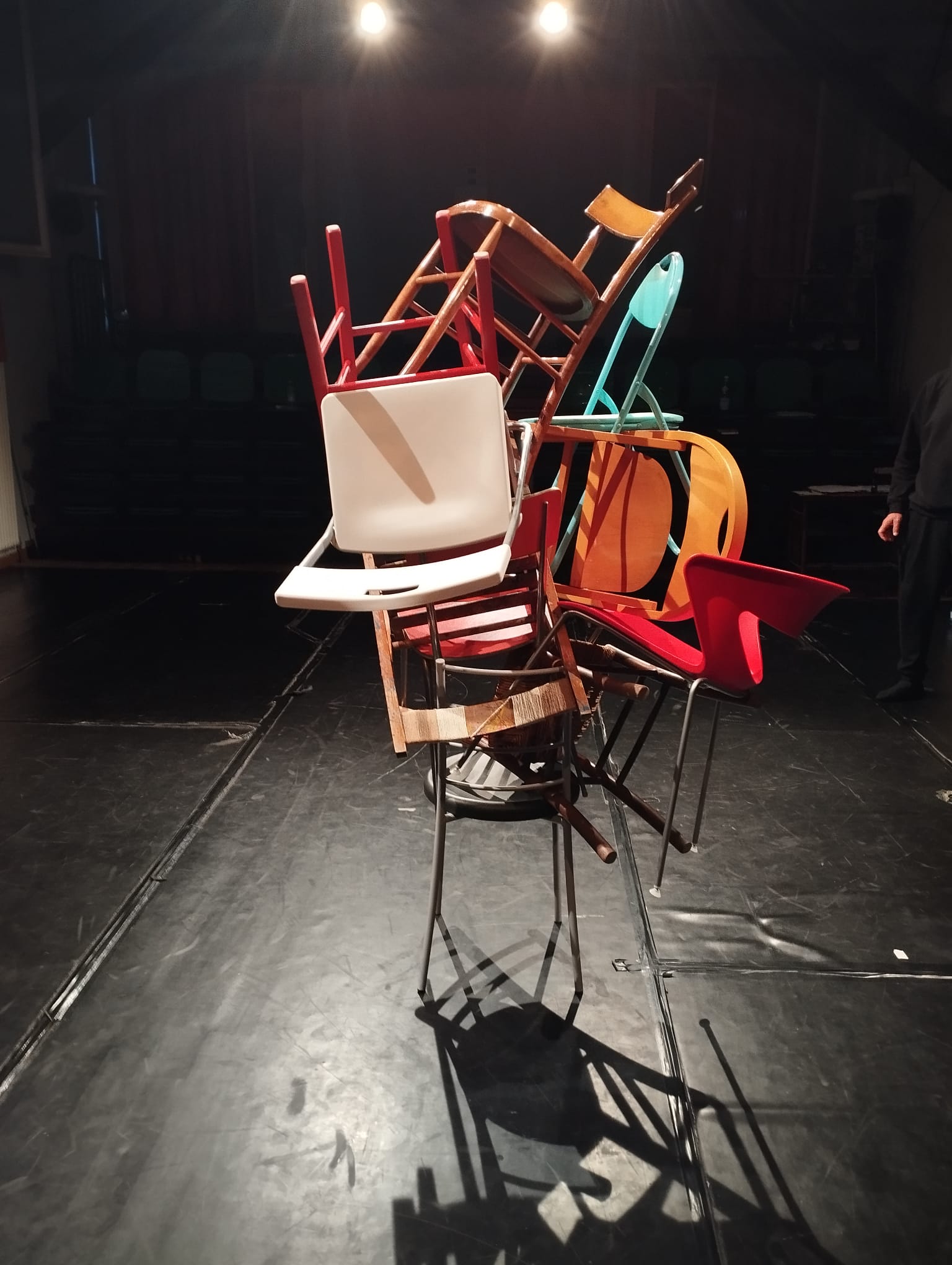 Sedie Fenditure studio teatrale 